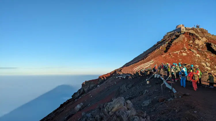 【体力不安な方へ】初日の歩行距離を最短に!元祖七合目泊でゆっくり高度順応 ガイド同行 富士登山ツアー2日間(新宿8:45/羽田空港9:45発)