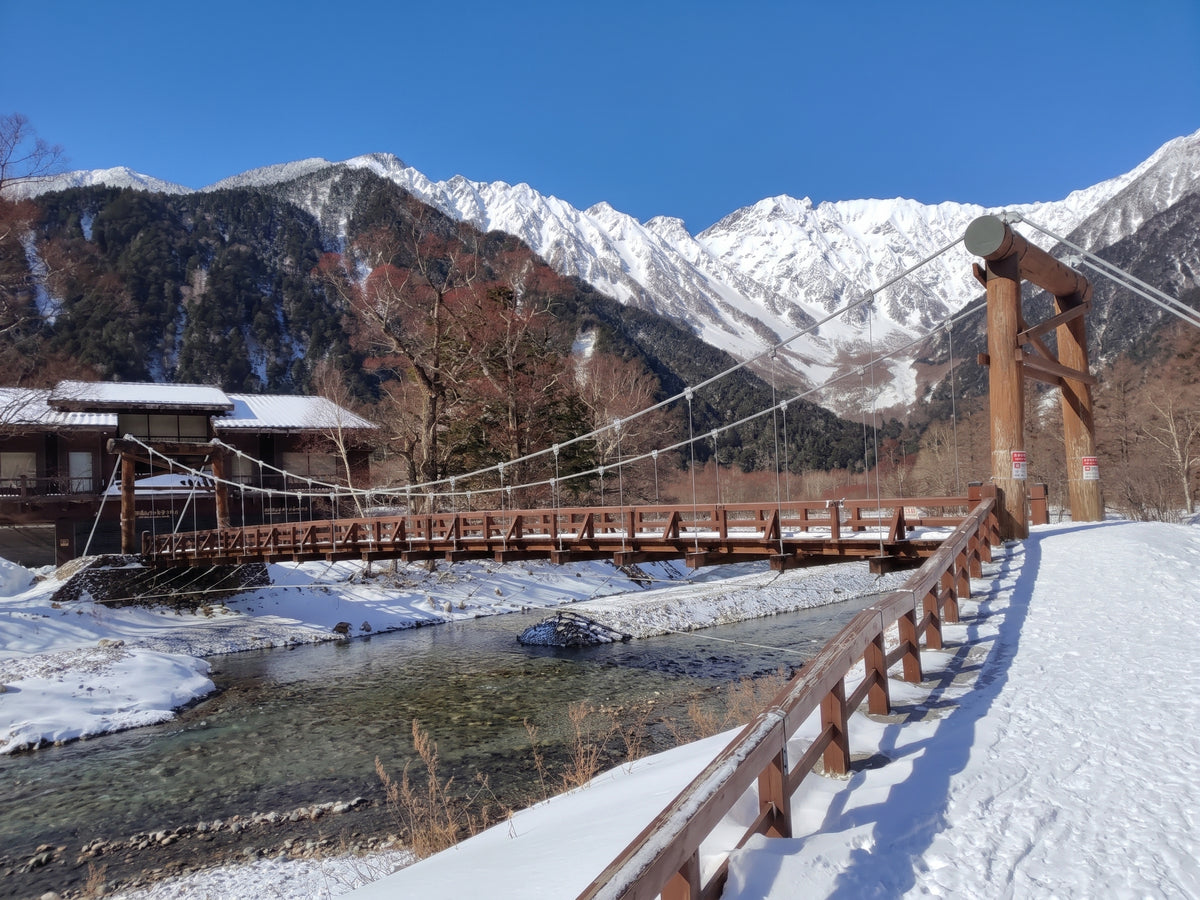 【新宿出发·2天1晚】冬季上高地雪地徒步！探访车辆禁入的静谧银白秘境｜雄伟穗高连峰与大正池绝景（含14件专业雪山装备免费租赁）