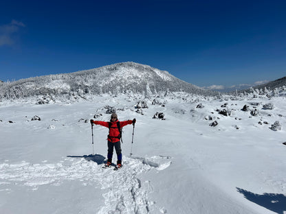 【新宿発・日帰り】雪原ウォーキング！北八ヶ岳・坪庭スノーシュー体験｜ロープウェイで標高2,238mの銀世界へ・初心者も安心の約3km雪山散歩（本格登山装備14点無料レンタル付）