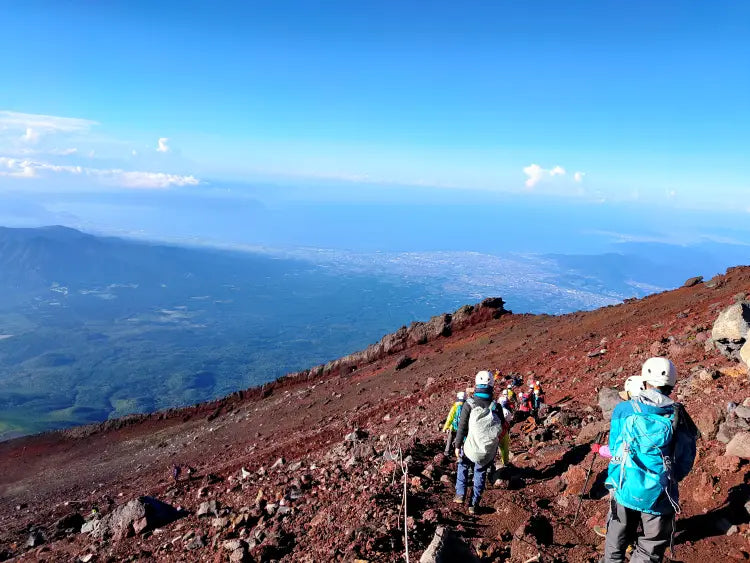 【新宿8:45／羽田空港9:45発】北海道・九州など全国から当日集合OK！プリンスルート＆砂走館泊で身軽に剣ヶ峰へ！ガイド同行 富士登山ツアー2日間